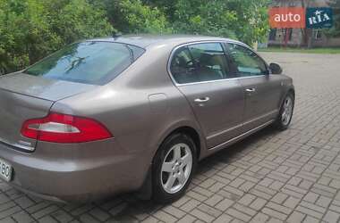 Лифтбек Skoda Superb 2011 в 