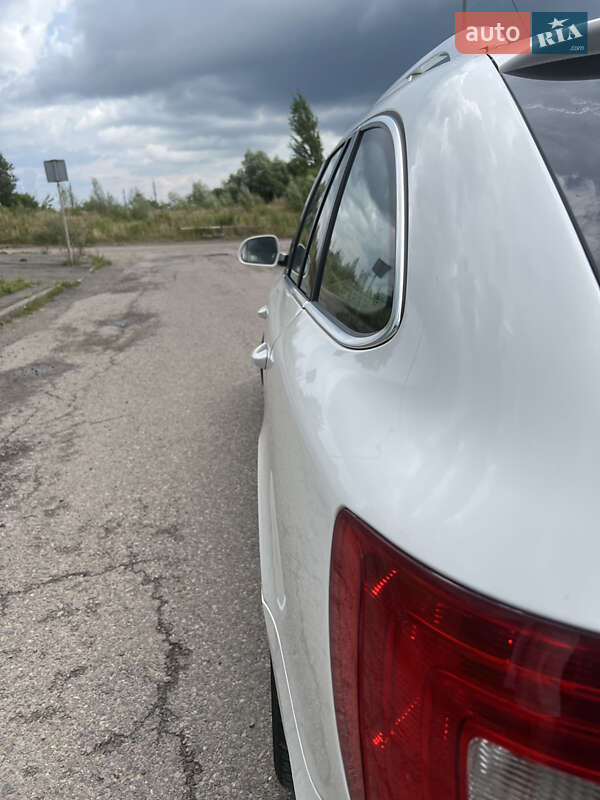 Универсал Skoda Superb 2010 в Винниках