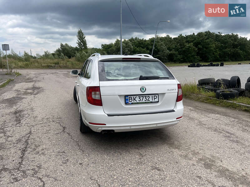 Универсал Skoda Superb 2010 в Винниках