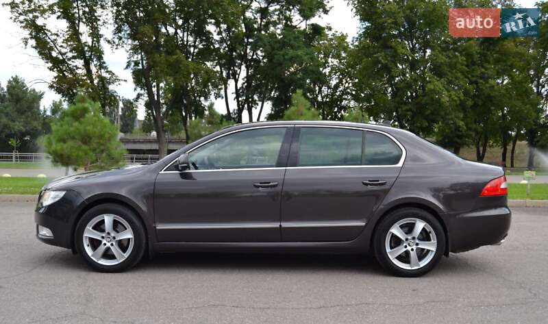Лифтбек Skoda Superb 2009 в Днепре