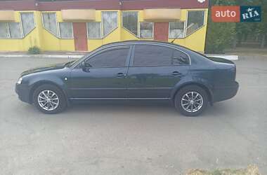 Лифтбек Skoda Superb 2004 в 
