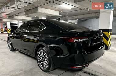 Лифтбек Skoda Superb 2025 в 