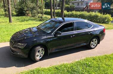 Лифтбек Skoda Superb 2017 в 