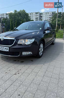 Универсал Skoda Superb 2010 в Дрогобыче