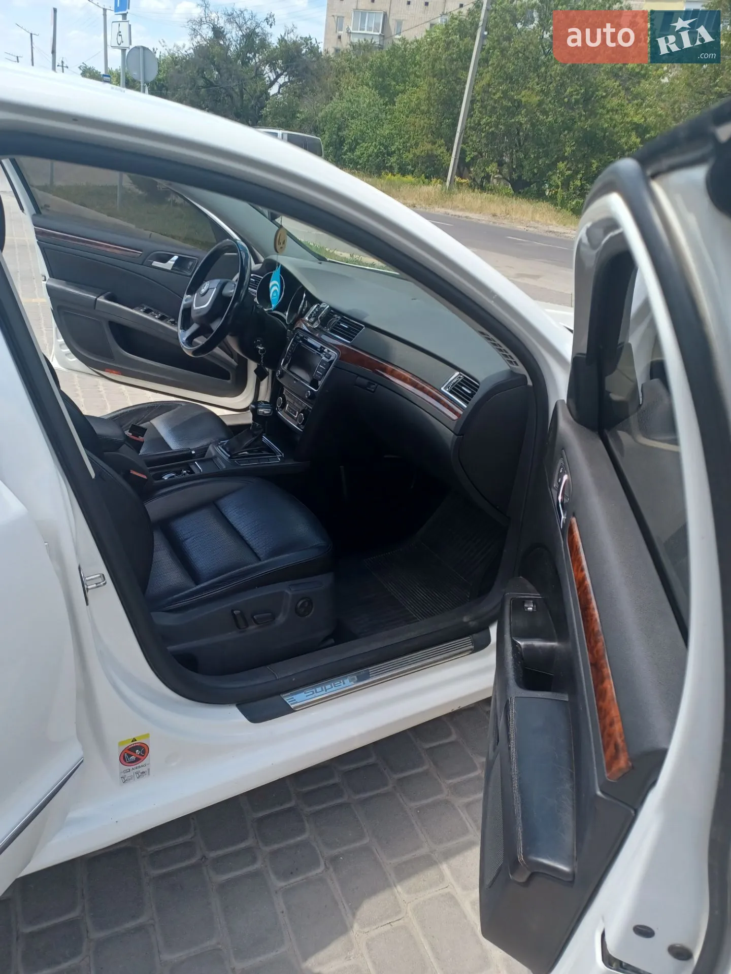 2010 Skoda Superb - мініатюра 5