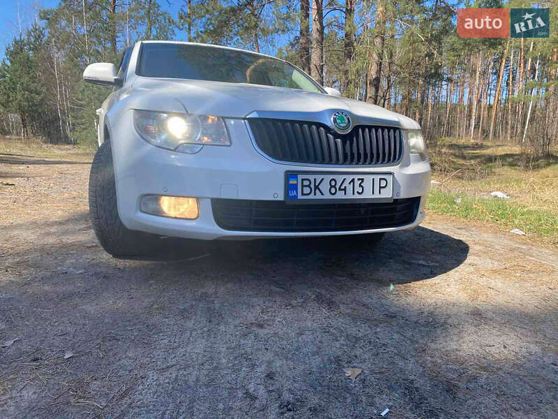 Лифтбек Skoda Superb 2012 в Сарнах