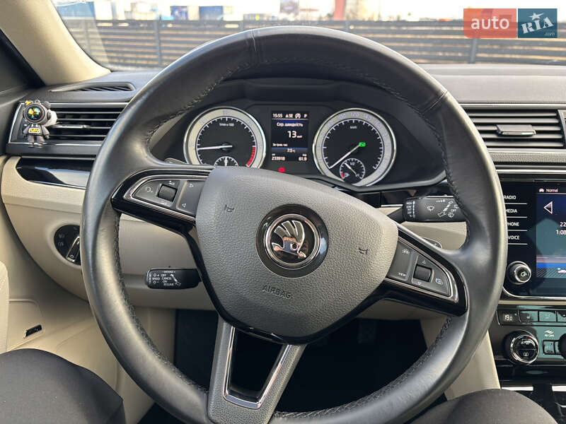 Універсал Skoda Superb 2019 в Мукачевому