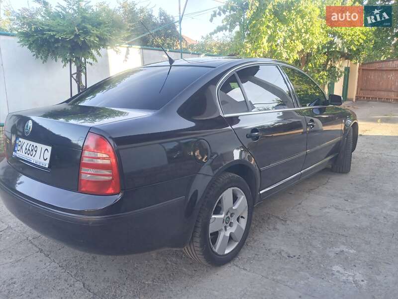 Лифтбек Skoda Superb 2004 в Кривом Роге