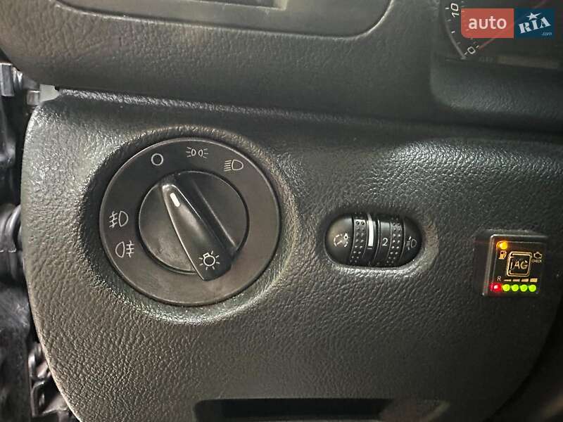 Лифтбек Skoda Superb 2002 в Киеве