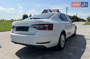 Ліфтбек Skoda Superb 2022 в Рівному