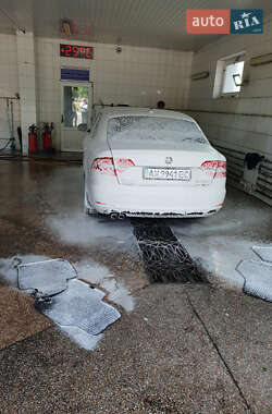 Ліфтбек Skoda Superb 2013 в 