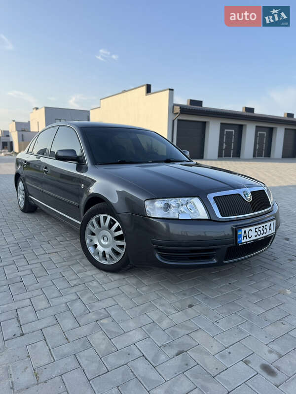 Лифтбек Skoda Superb 2005 в 