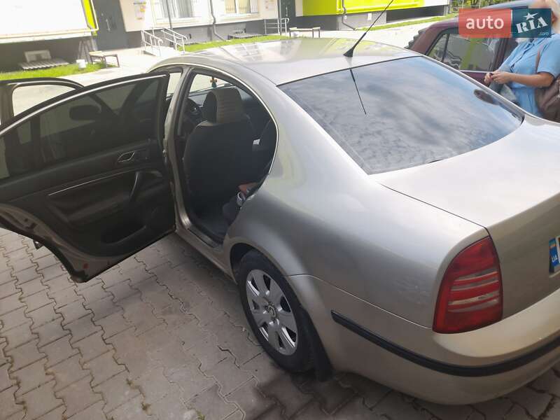 Лифтбек Skoda Superb 2005 в Тернополе