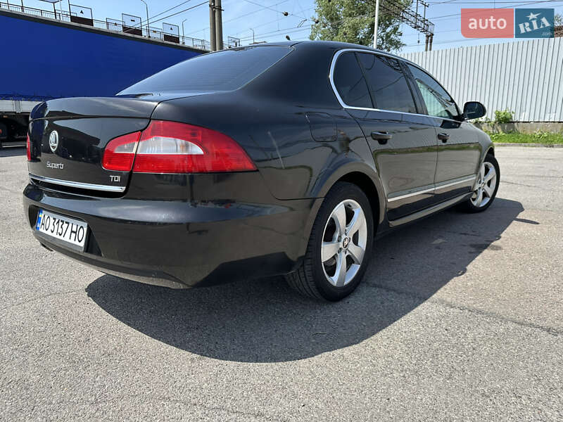 Лифтбек Skoda Superb 2011 в Сваляве