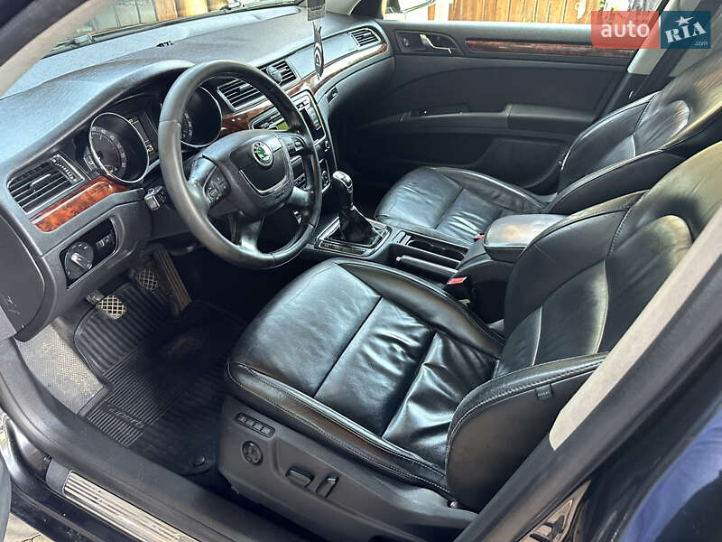 Лифтбек Skoda Superb 2011 в Сваляве