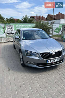 Лифтбек Skoda Superb 2015 в 