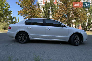 Лифтбек Skoda Superb 2011 в 
