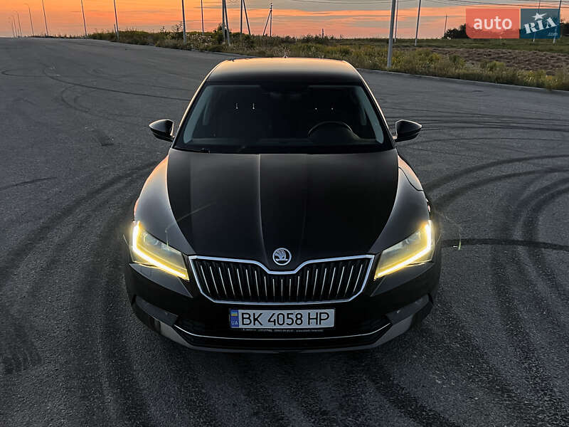 Лифтбек Skoda Superb 2017 в Киеве