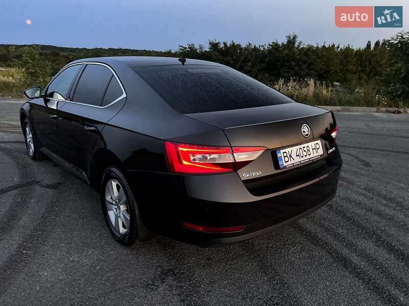 Лифтбек Skoda Superb 2017 в Киеве