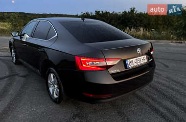 Лифтбек Skoda Superb 2017 в 