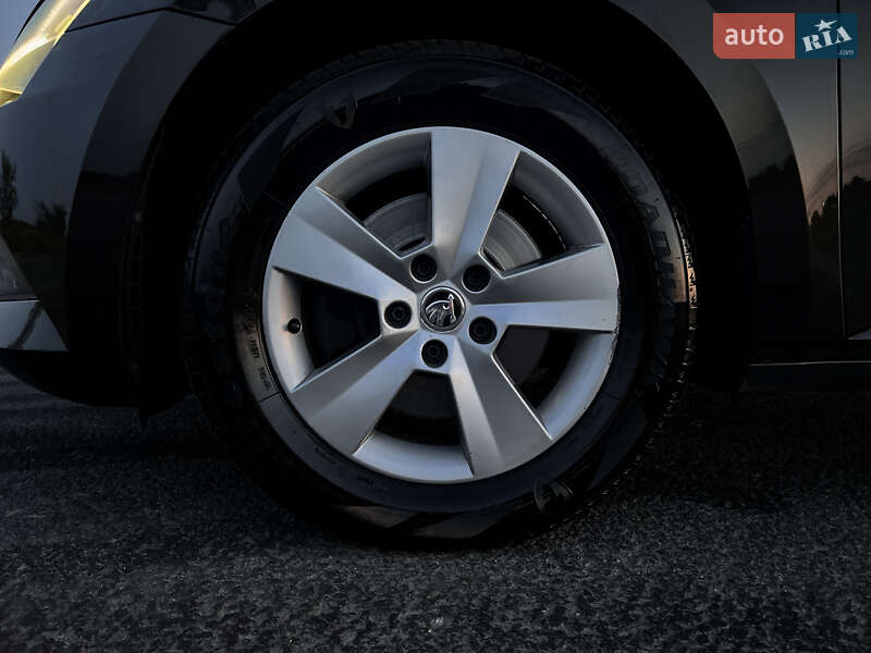 Лифтбек Skoda Superb 2017 в Киеве