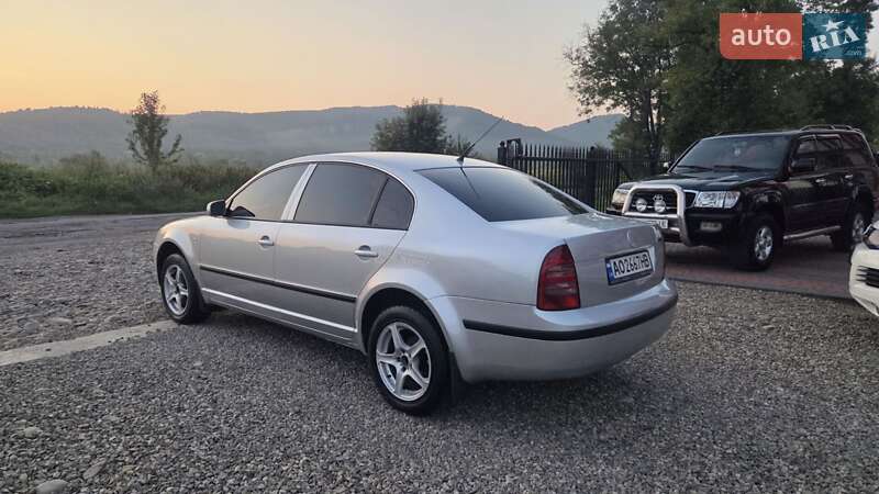 Лифтбек Skoda Superb 2005 в Тячеве