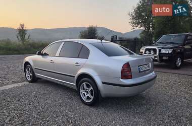 Лифтбек Skoda Superb 2005 в 