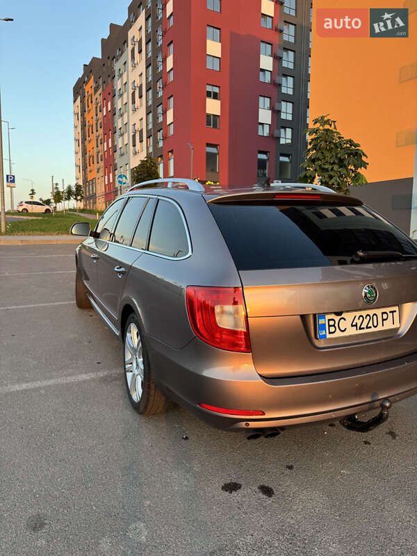 Универсал Skoda Superb 2010 в Ровно