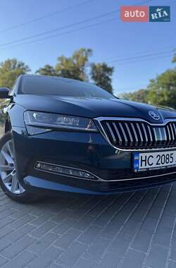 Лифтбек Skoda Superb 2022 в 