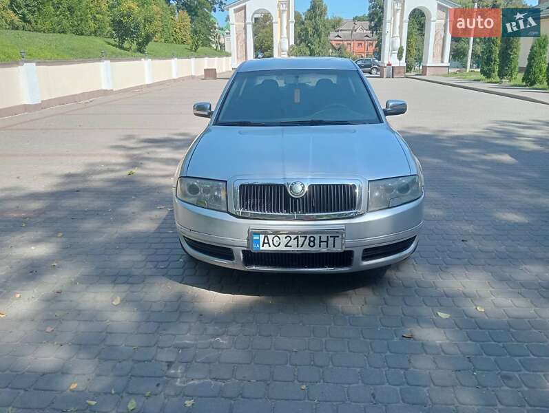 Лифтбек Skoda Superb 2006 в Остроге