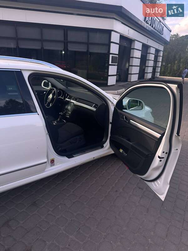 Універсал Skoda Superb 2012 в Львові фото 11 Універсал Skoda Superb 2012 в Львові