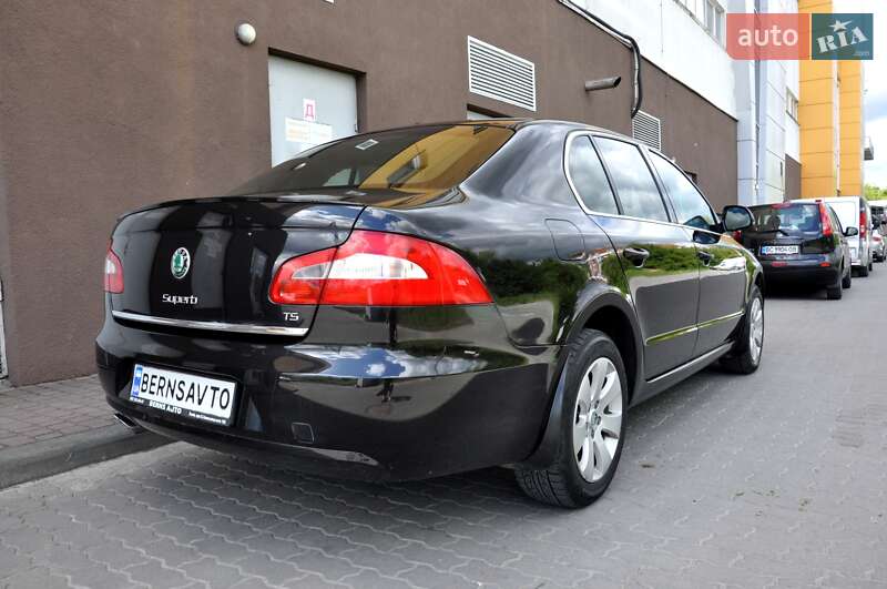 Лифтбек Skoda Superb 2011 в Львове