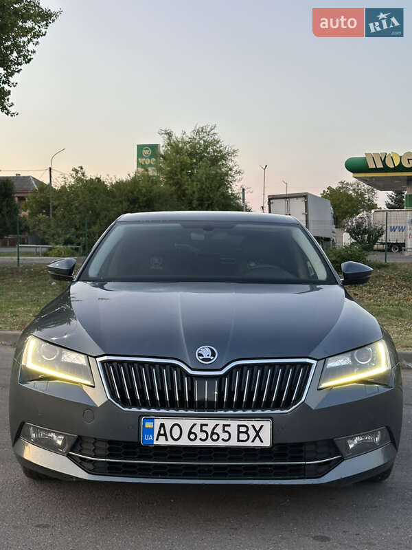 Лифтбек Skoda Superb 2016 в Мукачево