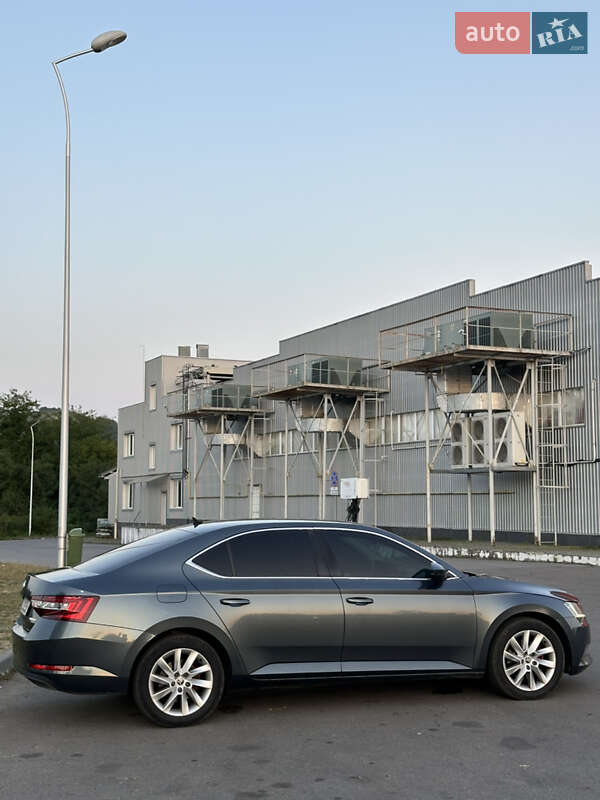 Лифтбек Skoda Superb 2016 в Мукачево