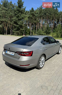 Лифтбек Skoda Superb 2016 в 