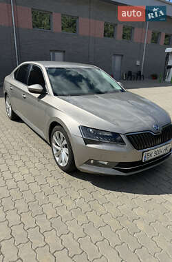 Лифтбек Skoda Superb 2016 в 