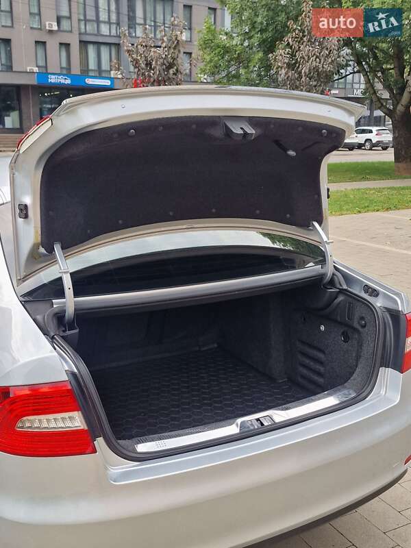 Универсал Skoda Superb 2014 в Ужгороде