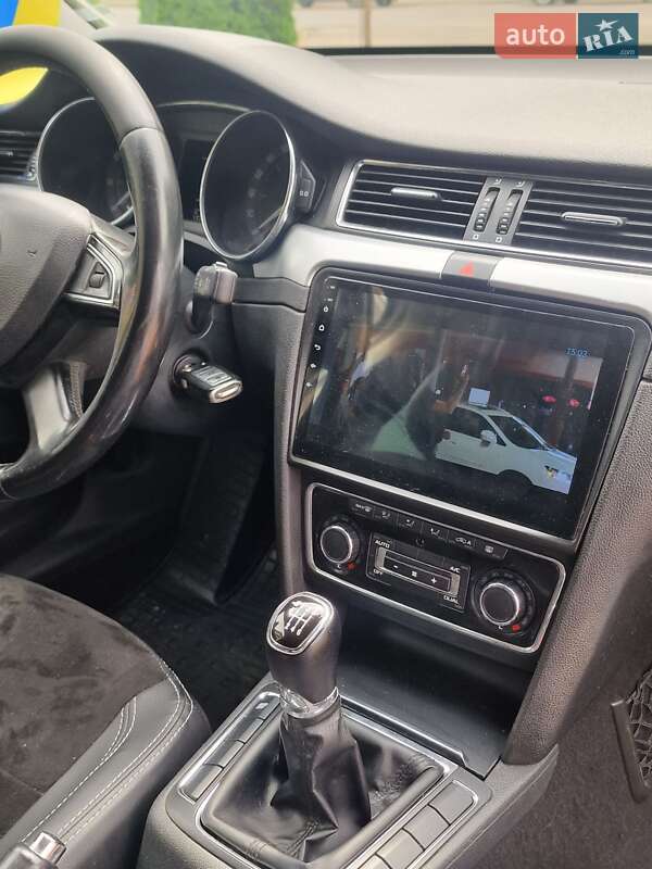 Универсал Skoda Superb 2014 в Ужгороде