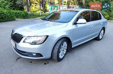Лифтбек Skoda Superb 2013 в 