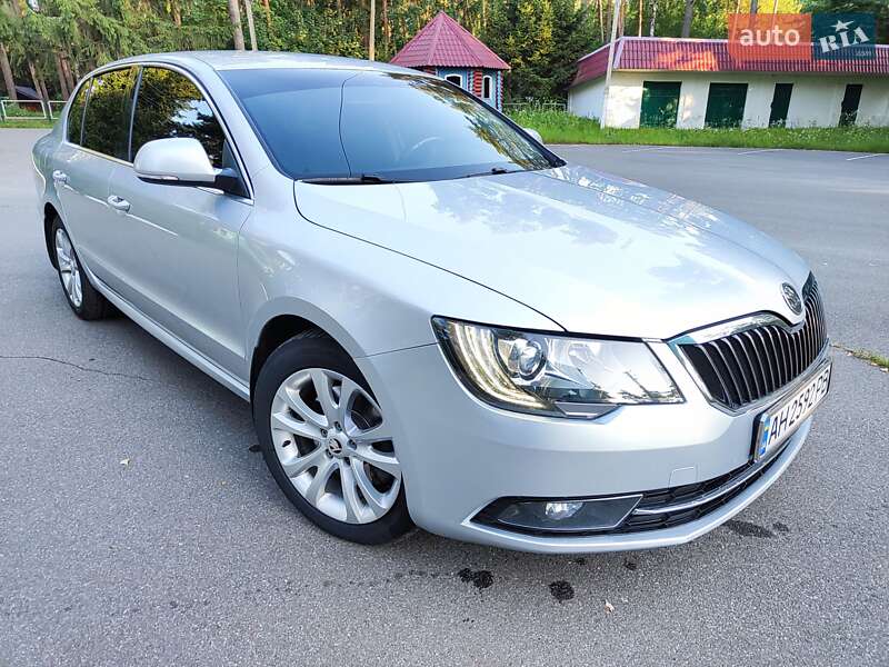 Лифтбек Skoda Superb 2013 в 