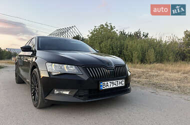 Лифтбек Skoda Superb 2015 в 