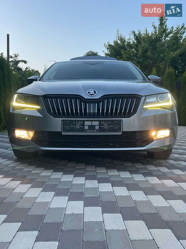 Лифтбек Skoda Superb 2016 в 