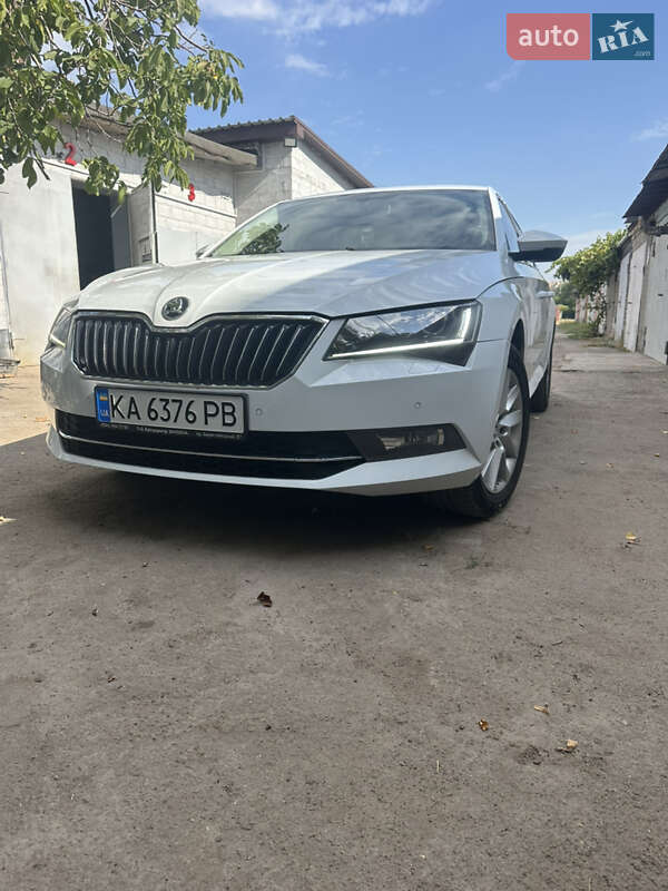 Лифтбек Skoda Superb 2016 в Кривом Роге