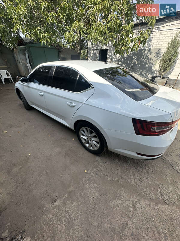 Лифтбек Skoda Superb 2016 в Кривом Роге