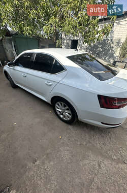Лифтбек Skoda Superb 2016 в 