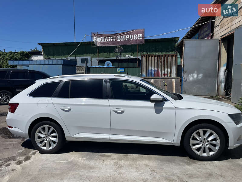 Універсал Skoda Superb 2016 в Звягелі