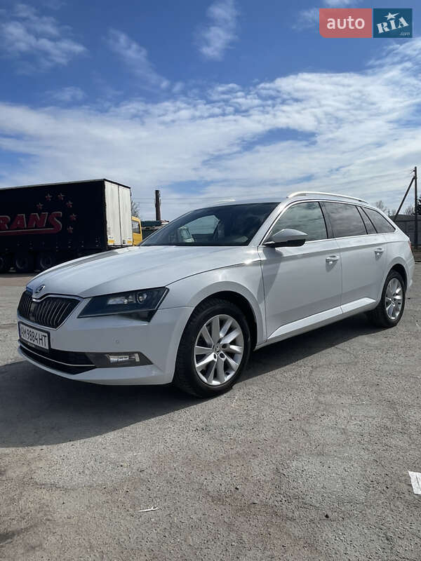 Універсал Skoda Superb 2016 в Звягелі