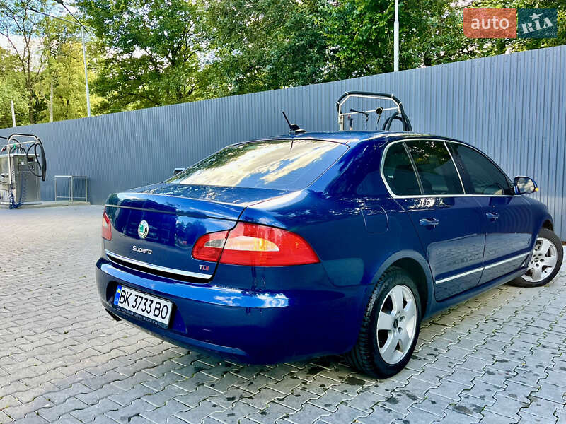 Лифтбек Skoda Superb 2009 в Рава-Русской
