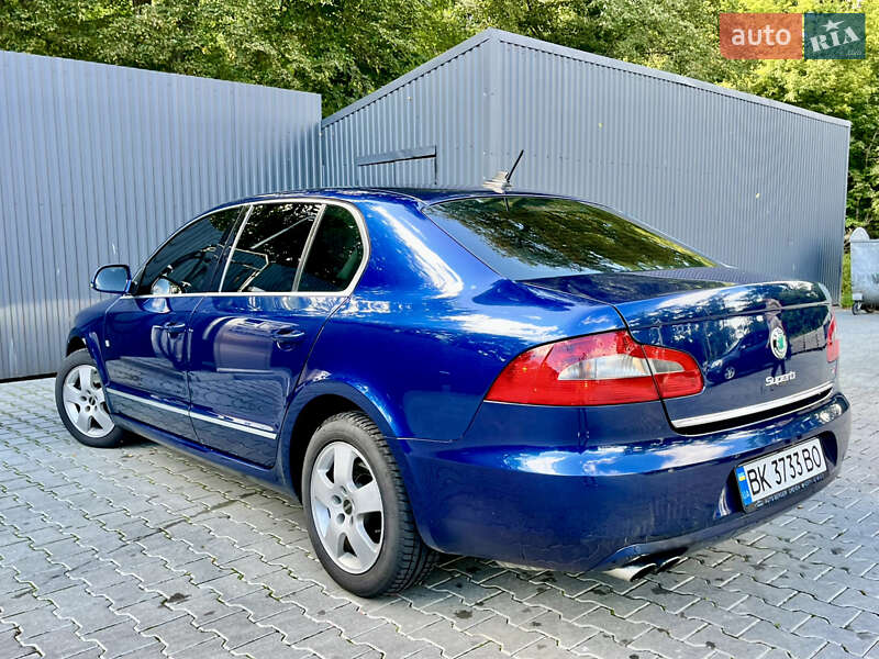 Лифтбек Skoda Superb 2009 в Рава-Русской