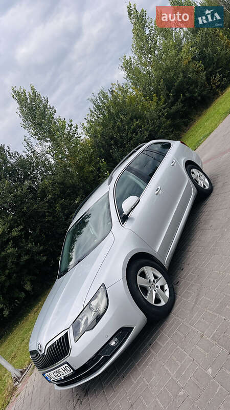 Универсал Skoda Superb 2015 в Нововолынске